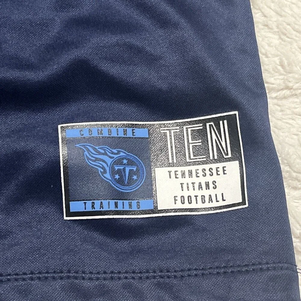 NFL Team Apparel Titans Pro Player Fleece Size M Medium Blue 1/4 Zip - Picture 10 of 13